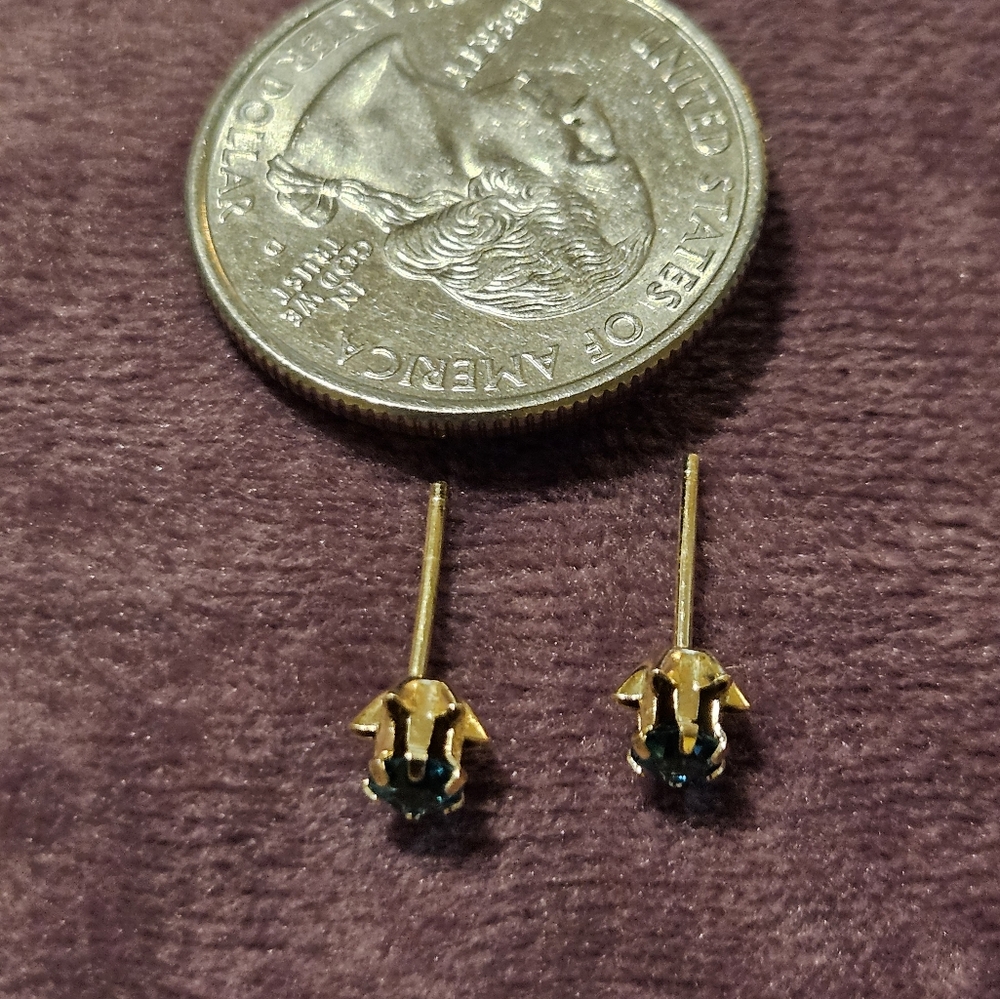 Estate Find Stud Earrings-Untested - image 3